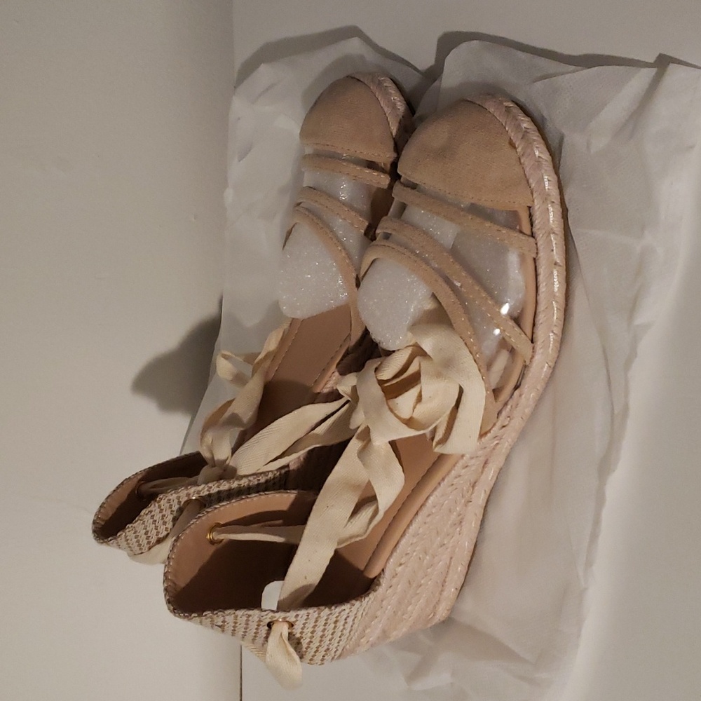 Woman's Platform Crisscross Straps Sandals Closed Toe